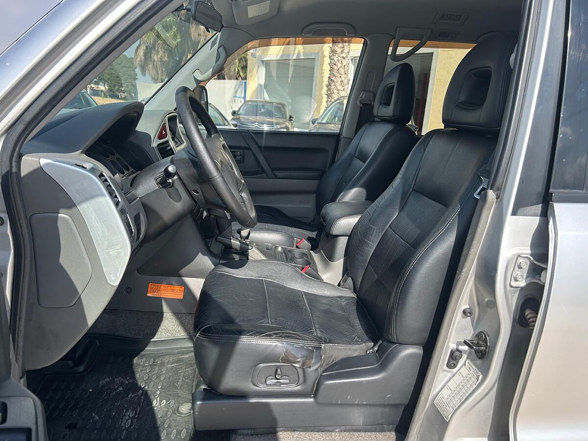 MITSUBISHI PAJERO LWB 3.2 4WD AUTO SPANISH LHD IN SPAIN 177000 MILES 7 SEAT 2001